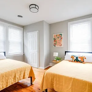  Holiday home Private Boho 10 Minutes To Downtown Rva!